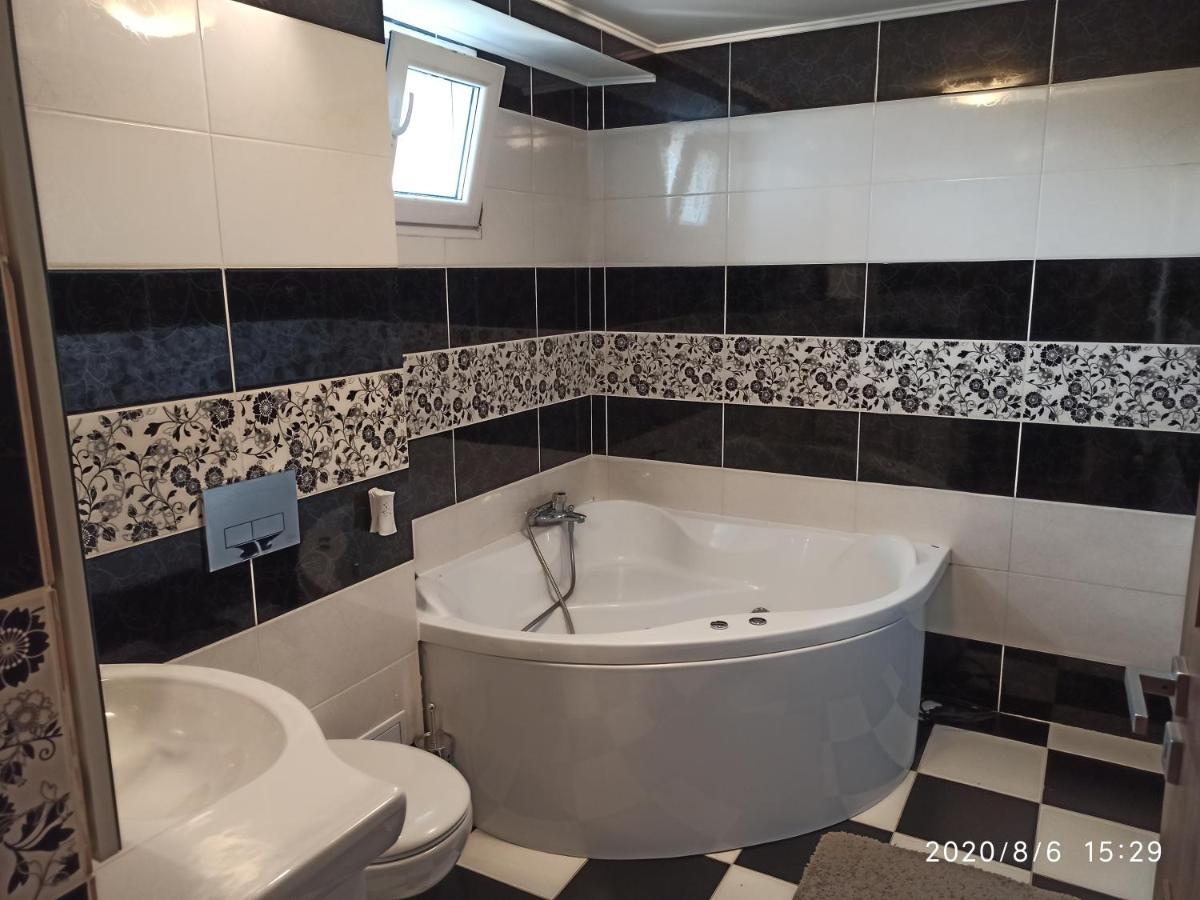 Casa Tiky Hotell Timişoara Eksteriør bilde